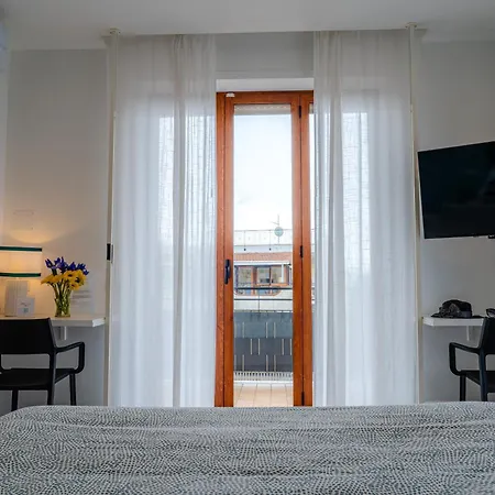 Mythos House 3* SantʼAgata sui Due Golfi
