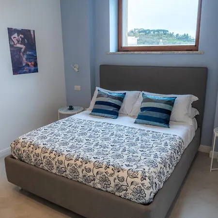 Mythos House Nocleg ze śniadaniem SantʼAgata sui Due Golfi